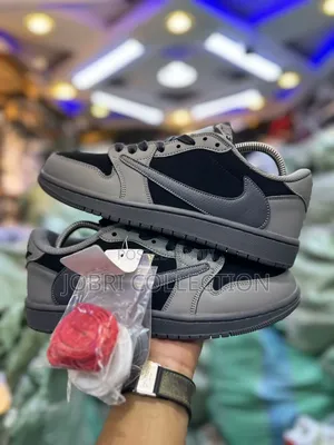 Air Jordan 1 Travis Scott“ Black Grey “
Sneakers