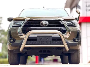 Toyota Hilux 2022 Green