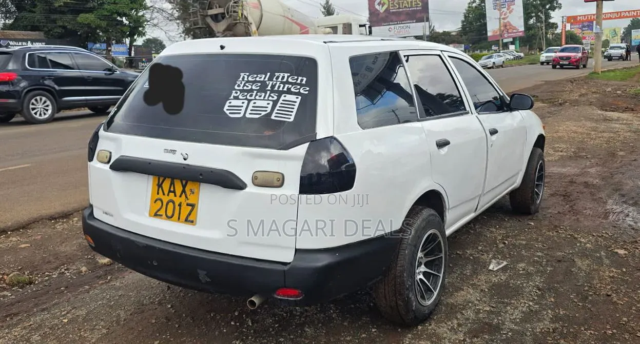 Nissan Advan 1999 White