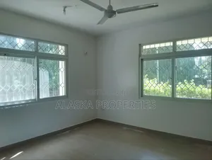 3bdrm Apartment in Beach Road Estate, Nyali Mkomani for rent
