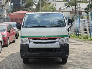 Toyota HiAce 2019 White