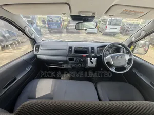 Toyota HiAce 2019 White