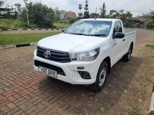 Toyota Hilux 2025 White