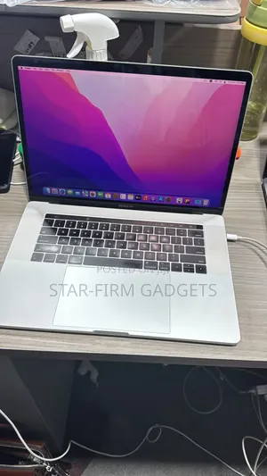 Laptop Apple MacBook Pro 2017 16GB Intel Core i7 SSD 512GB