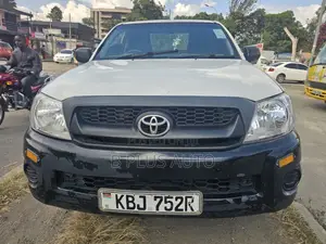Toyota Hilux 2010 White