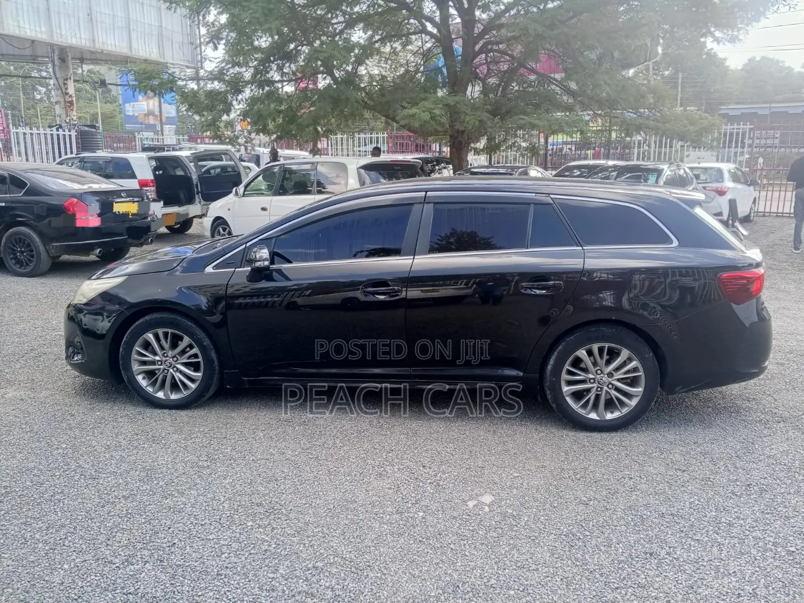 Toyota Avensis 2016 Black