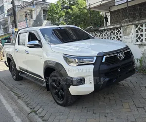 Toyota Hilux 2016 White