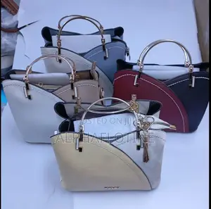 Two-Tone Aesthetics Zzmy Stylish and Compact Structured Purse