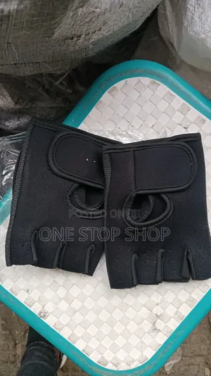 Fingerlessdesign Nonslip Palm Cycling/Gym Gloves in Pair