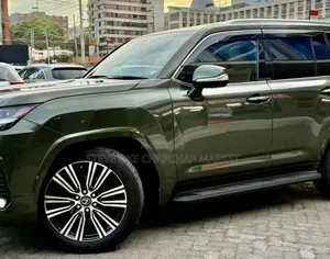 Lexus LX 2022 Green