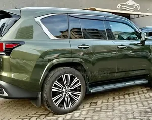 Lexus LX 2022 Green