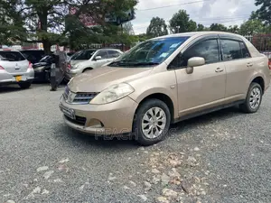 Nissan Tiida 2011 Gold