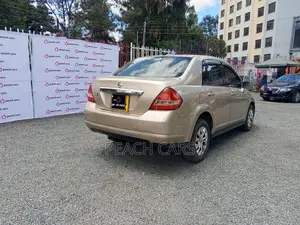 Nissan Tiida 2011 Gold