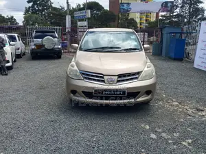 Nissan Tiida 2011 Gold
