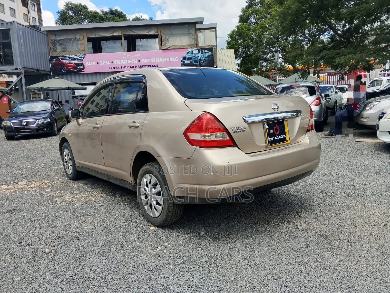 Nissan Tiida 2011 Gold