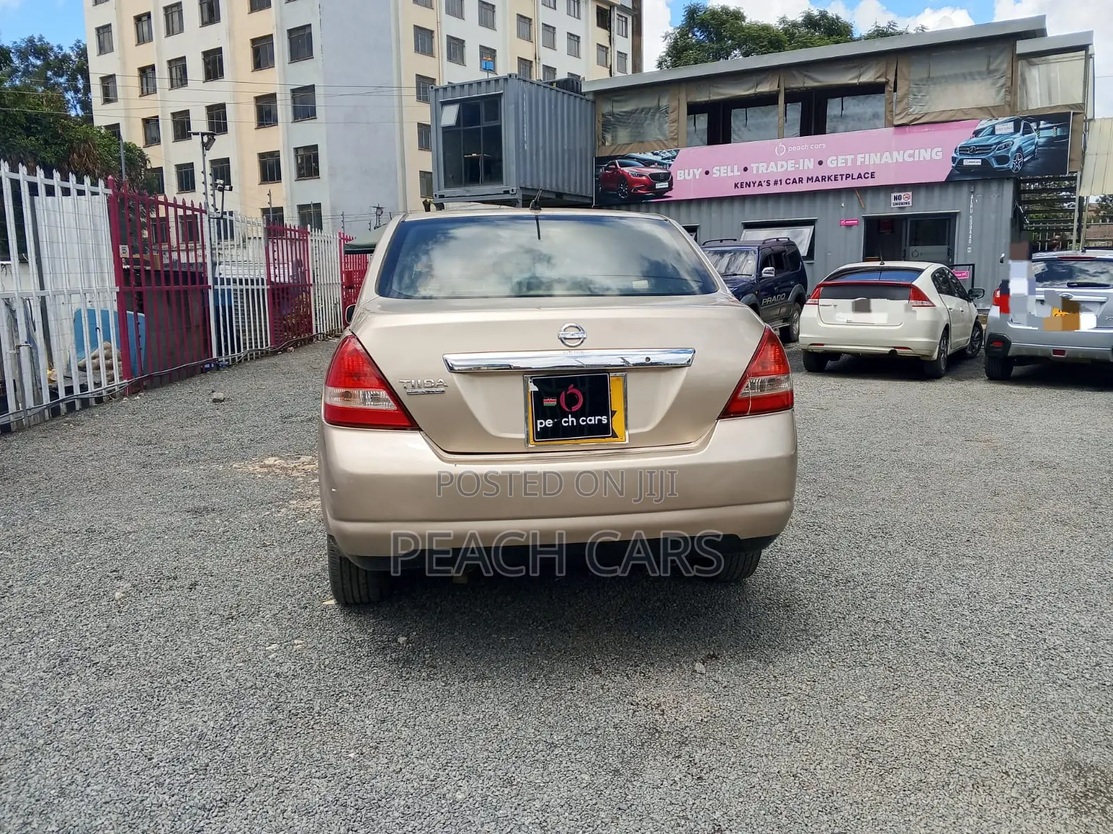 Nissan Tiida 2011 Gold