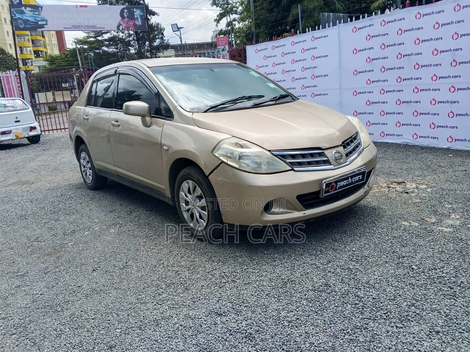 Nissan Tiida 2011 Gold