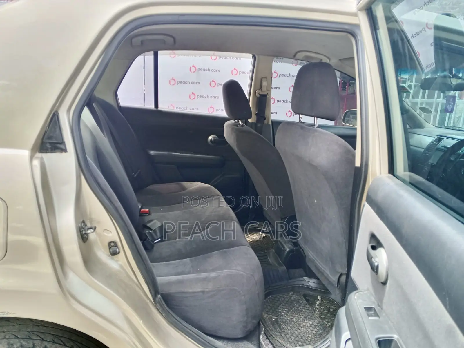 Nissan Tiida 2011 Gold