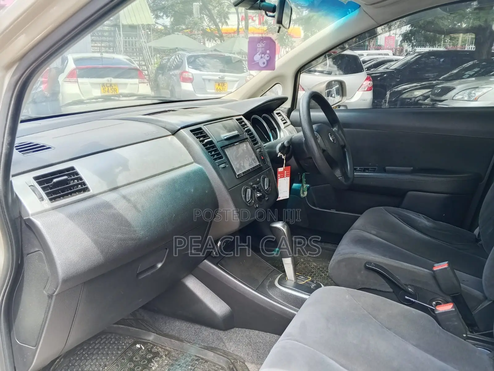 Nissan Tiida 2011 Gold