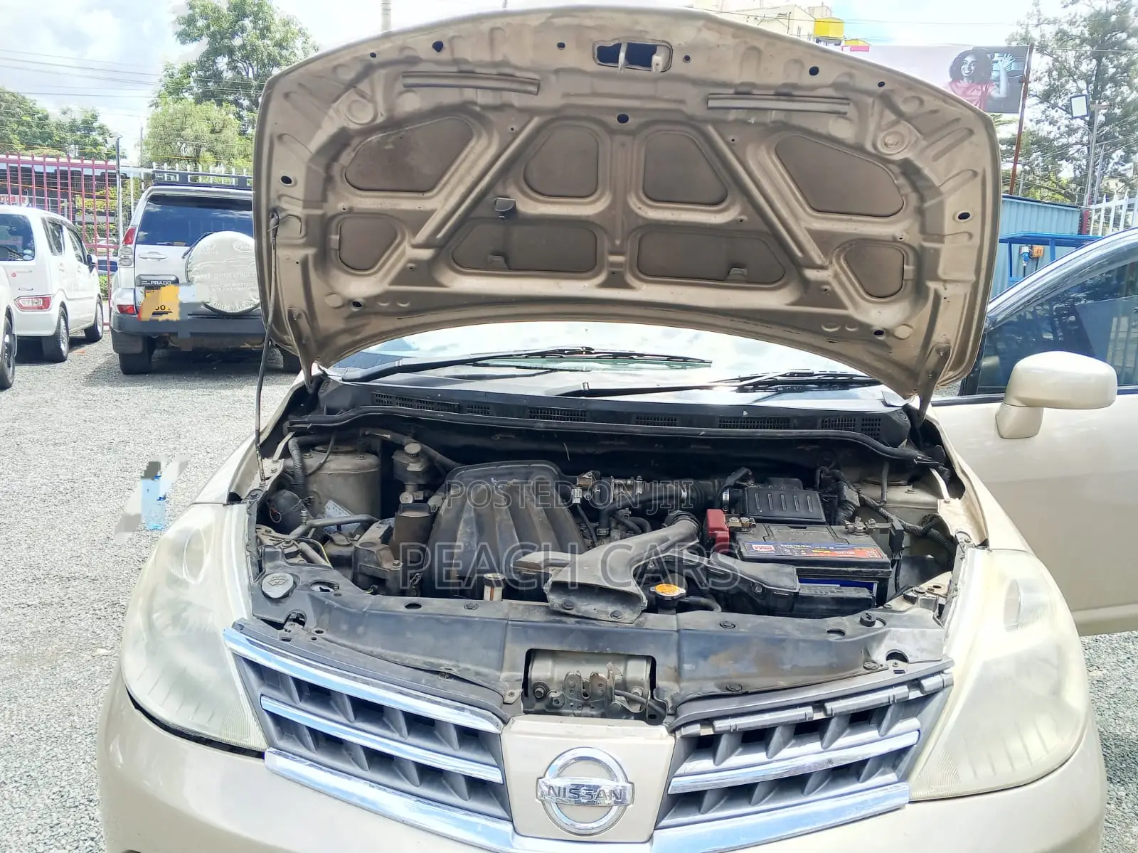 Nissan Tiida 2011 Gold