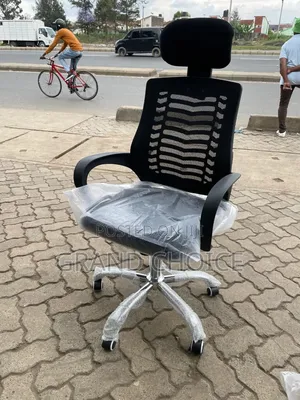 Modern Boardroom Chair With Headrest