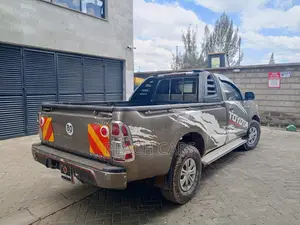Toyota Hilux 2015 Brown