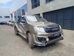 Toyota Hilux 2015 Brown