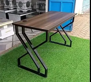 A Modern Study Desk