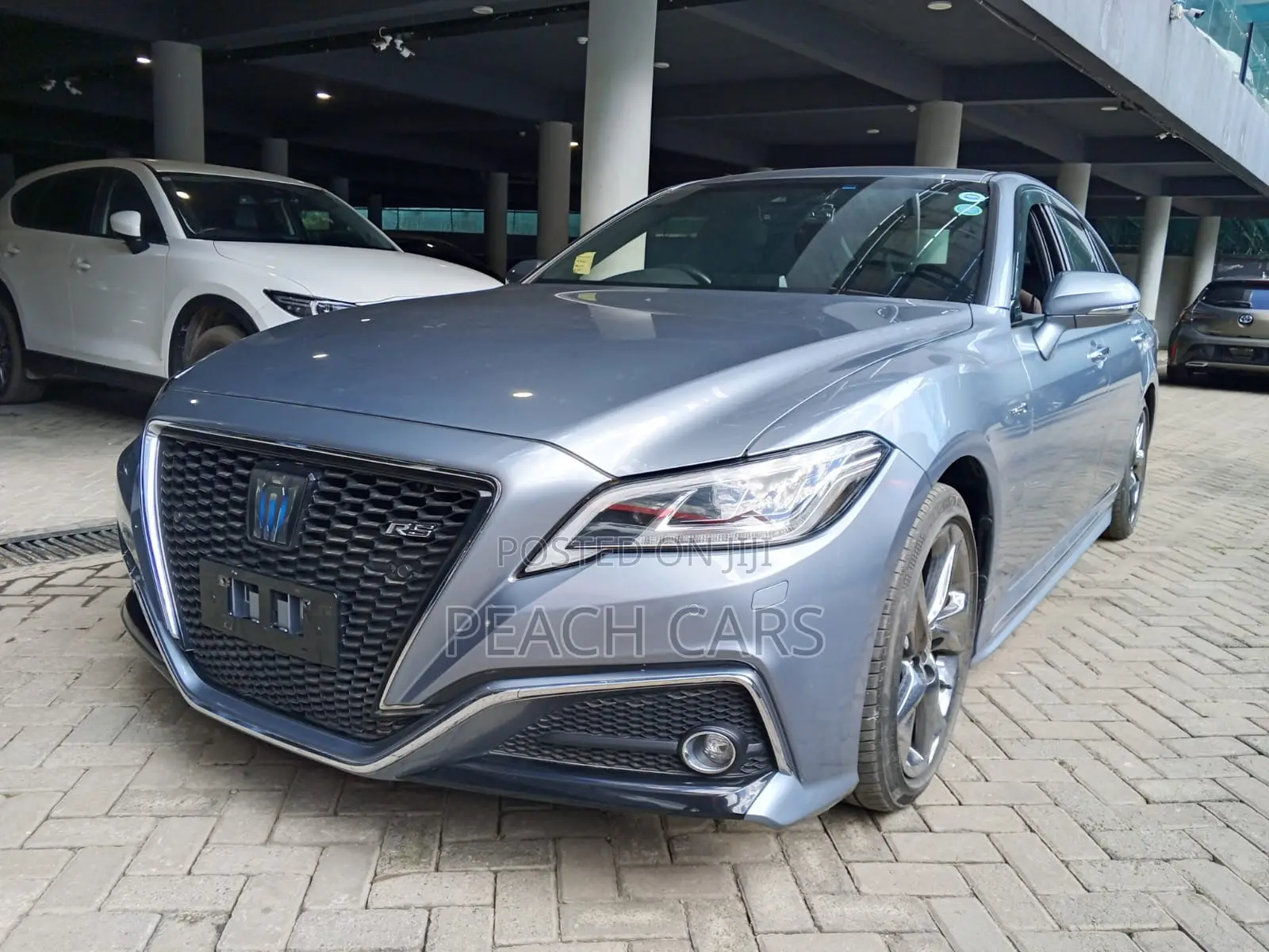 Toyota Crown 2018 Silver
