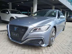 Toyota Crown 2018 Silver