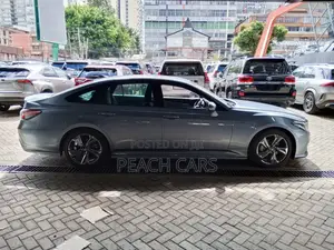 Toyota Crown 2018 Silver