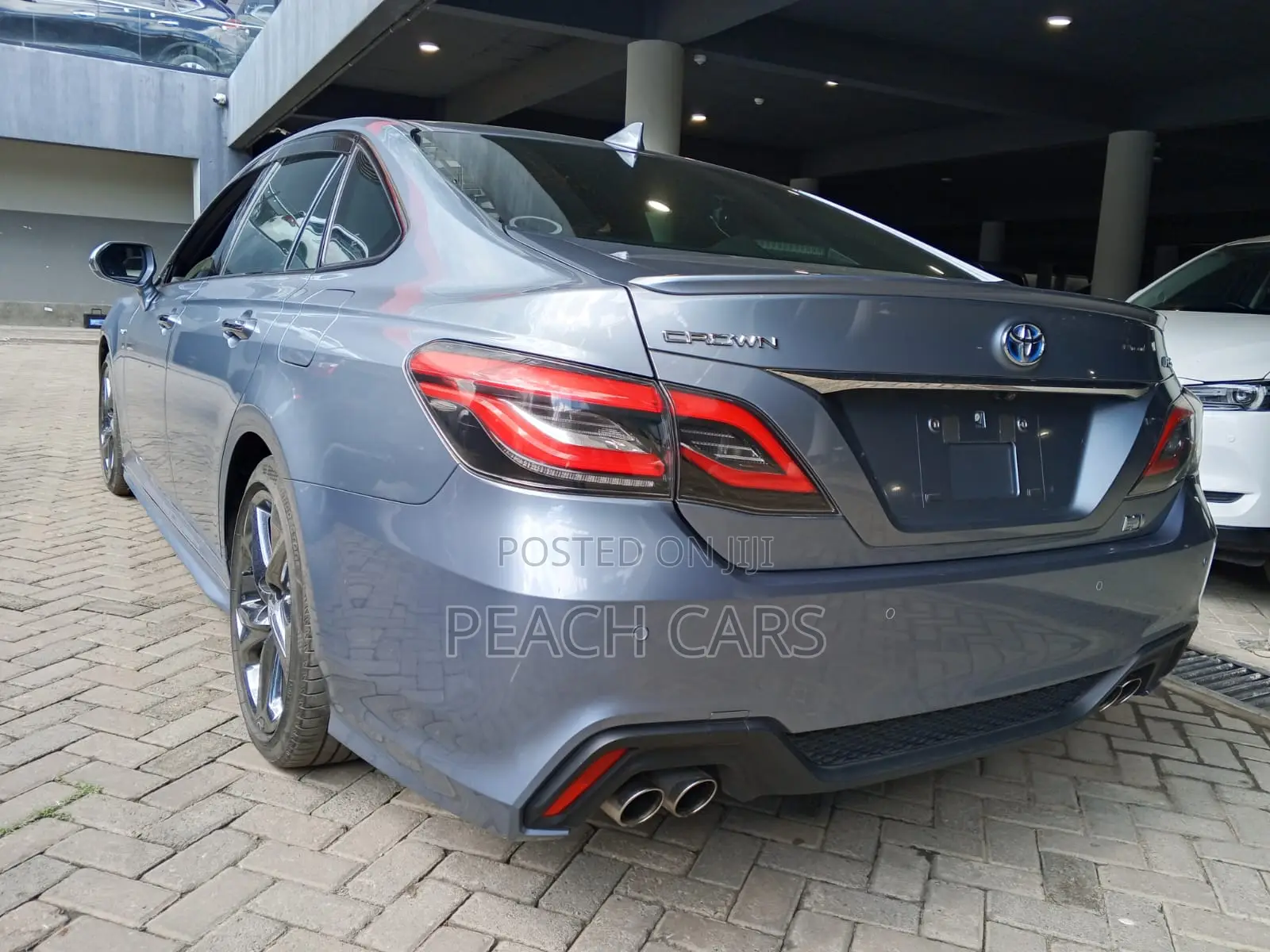 Toyota Crown 2018 Silver