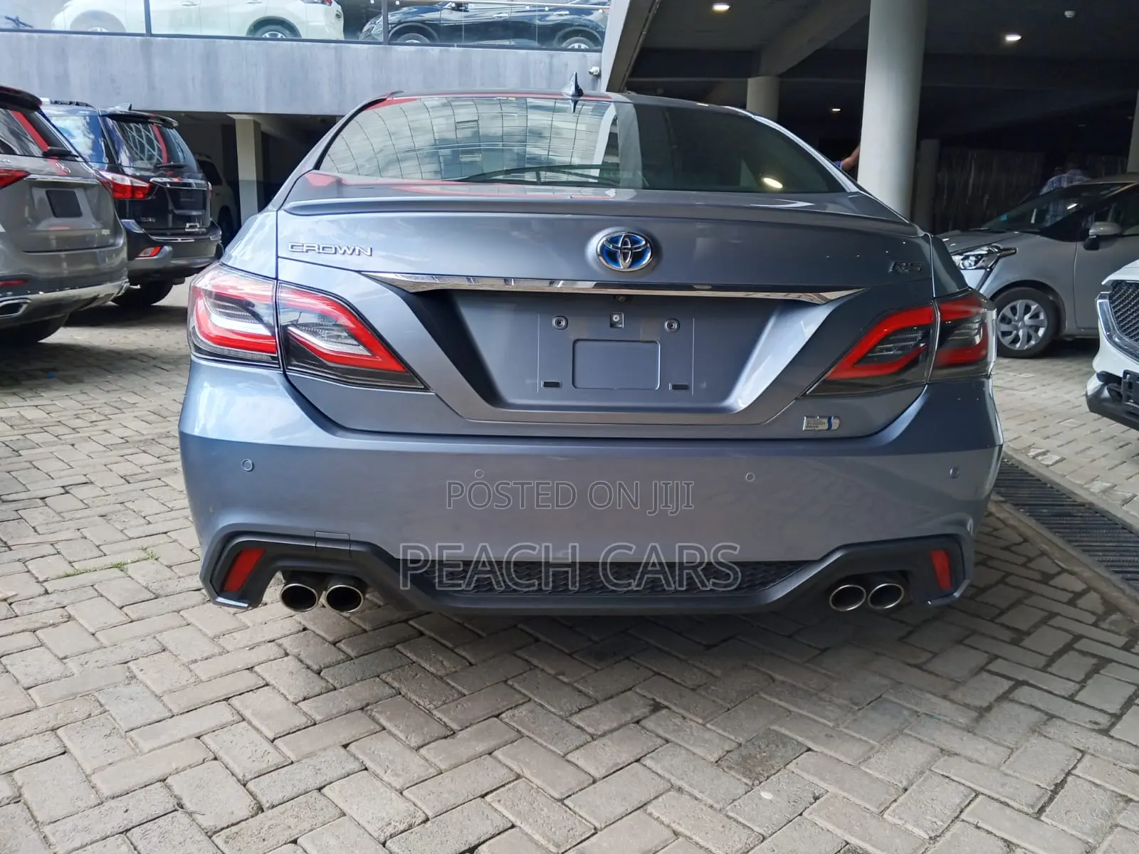 Toyota Crown 2018 Silver