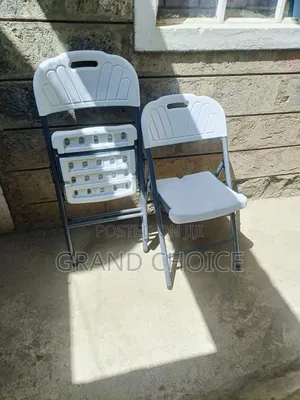 Foldable Chair With Metallic Frame Stand