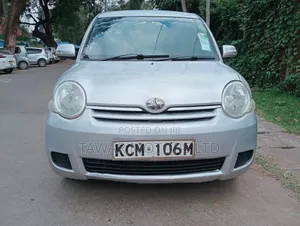 Toyota Sienta 2010 Silver