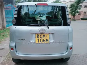 Toyota Sienta 2010 Silver
