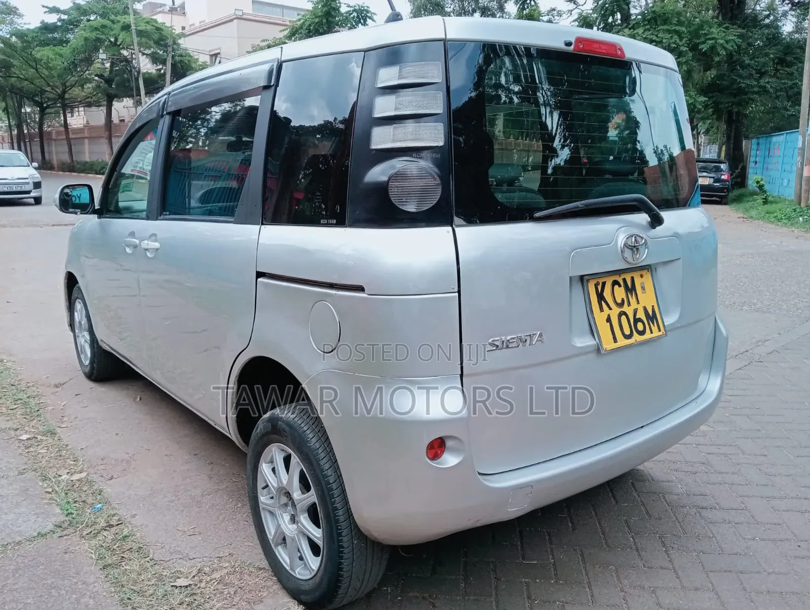 Toyota Sienta 2010 Silver