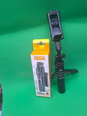 Plokama Live- 3 in 1 Selfie Stick With Tripod and Light