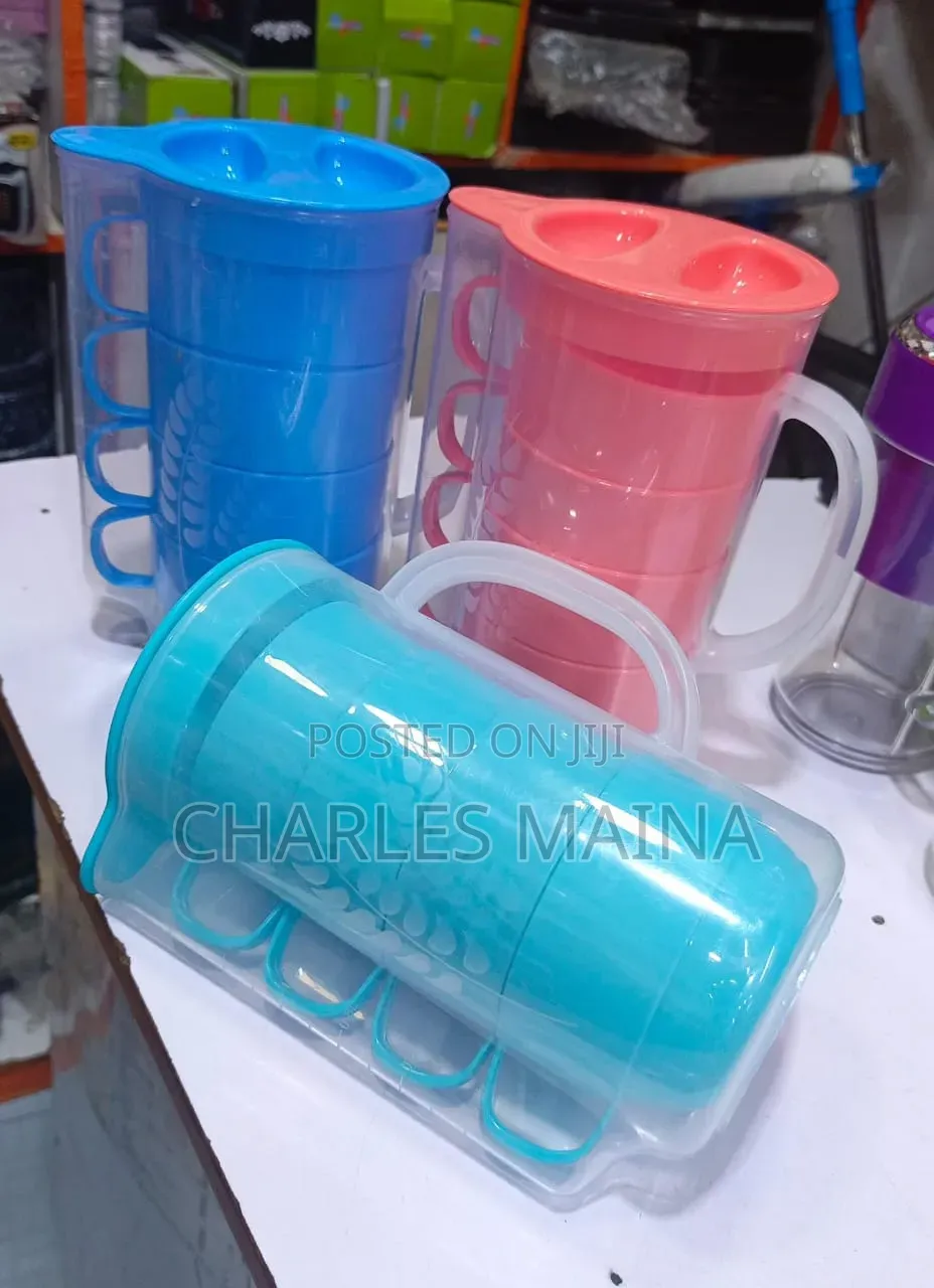 Plastic Jug With 4cups