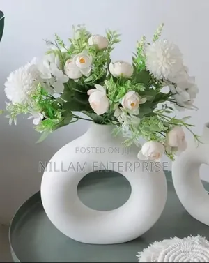Doughnut-Shape Flower Vase*