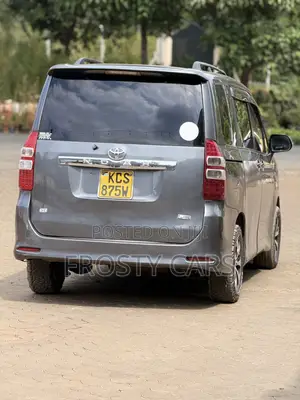 Toyota Noah 2012 Gray