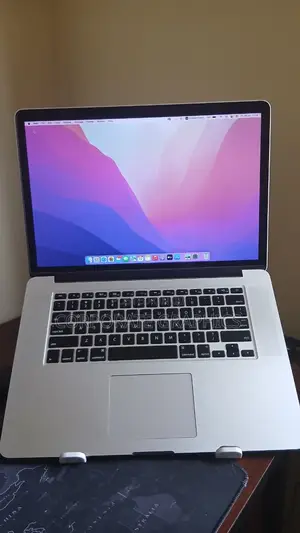 Laptop Apple MacBook Pro 16GB Intel Core i7 SSD 256GB