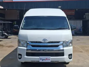 Toyota Grand HiAce 2019 White