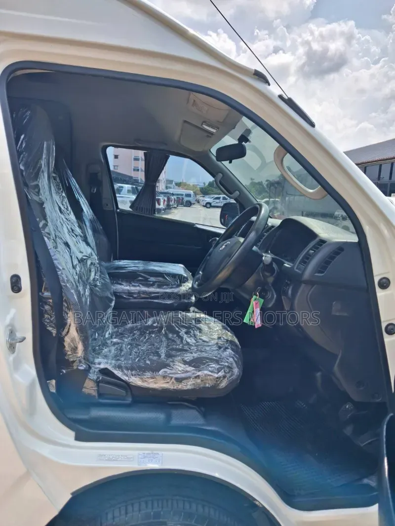 Toyota Grand HiAce 2019
