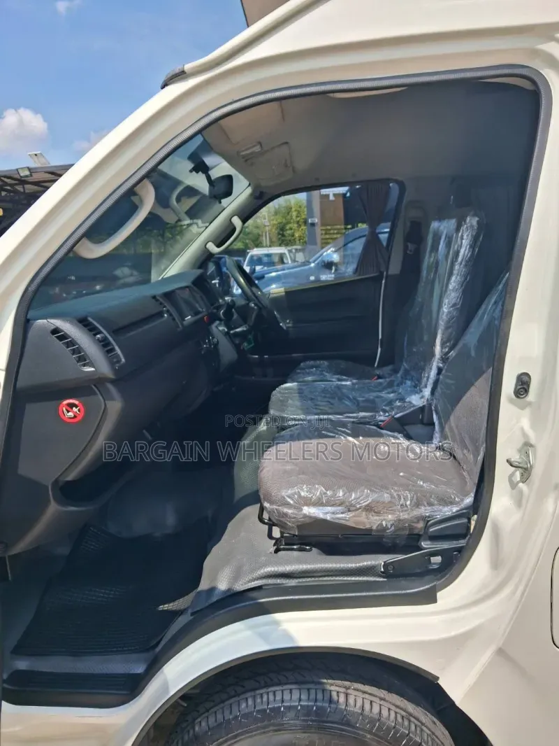 Toyota Grand HiAce 2019