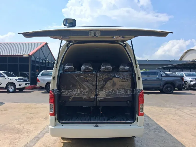 Toyota Grand HiAce 2019