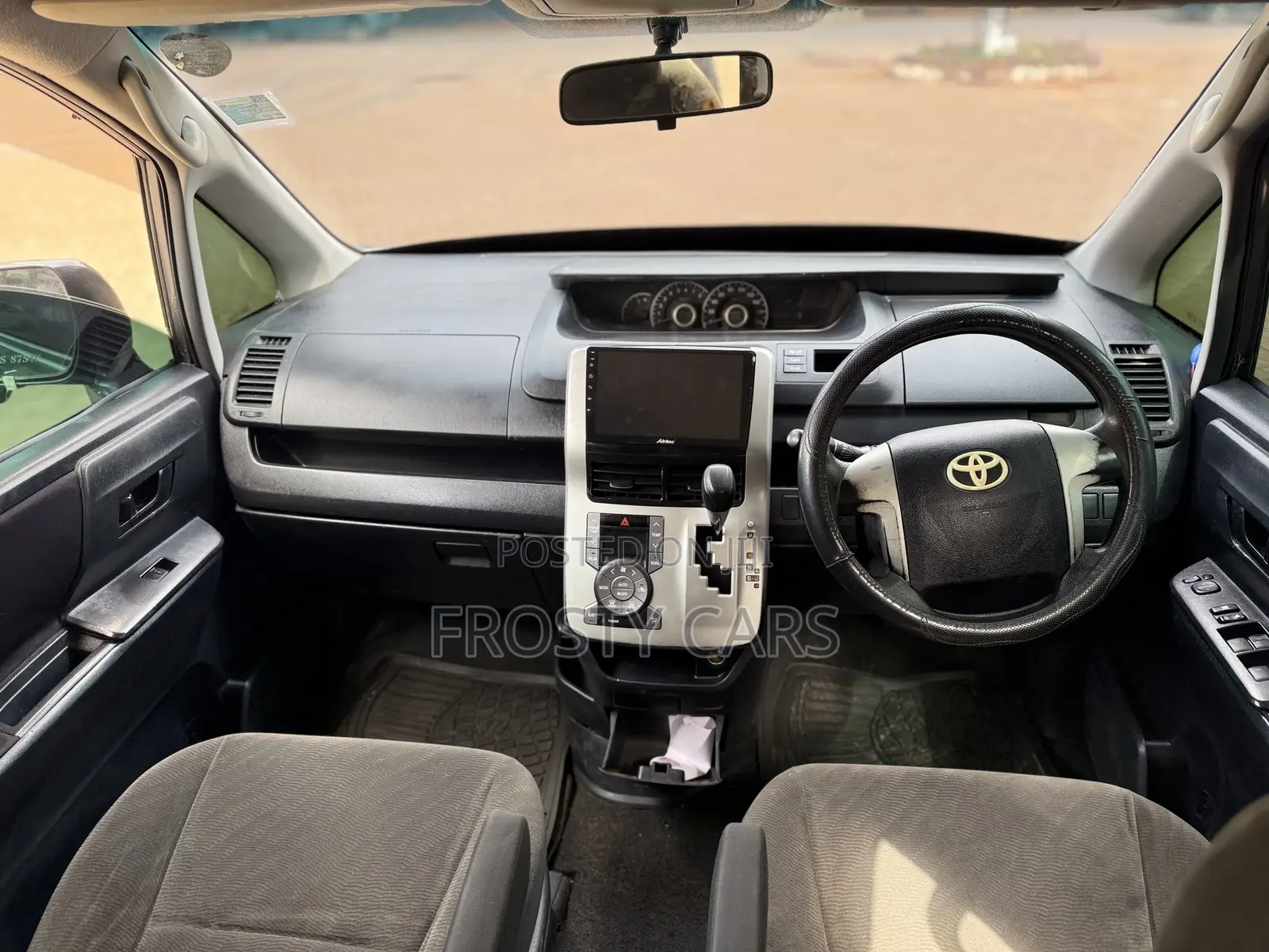 Toyota Noah 2012 Gray