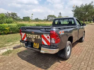 Toyota Hilux 2023 Gray