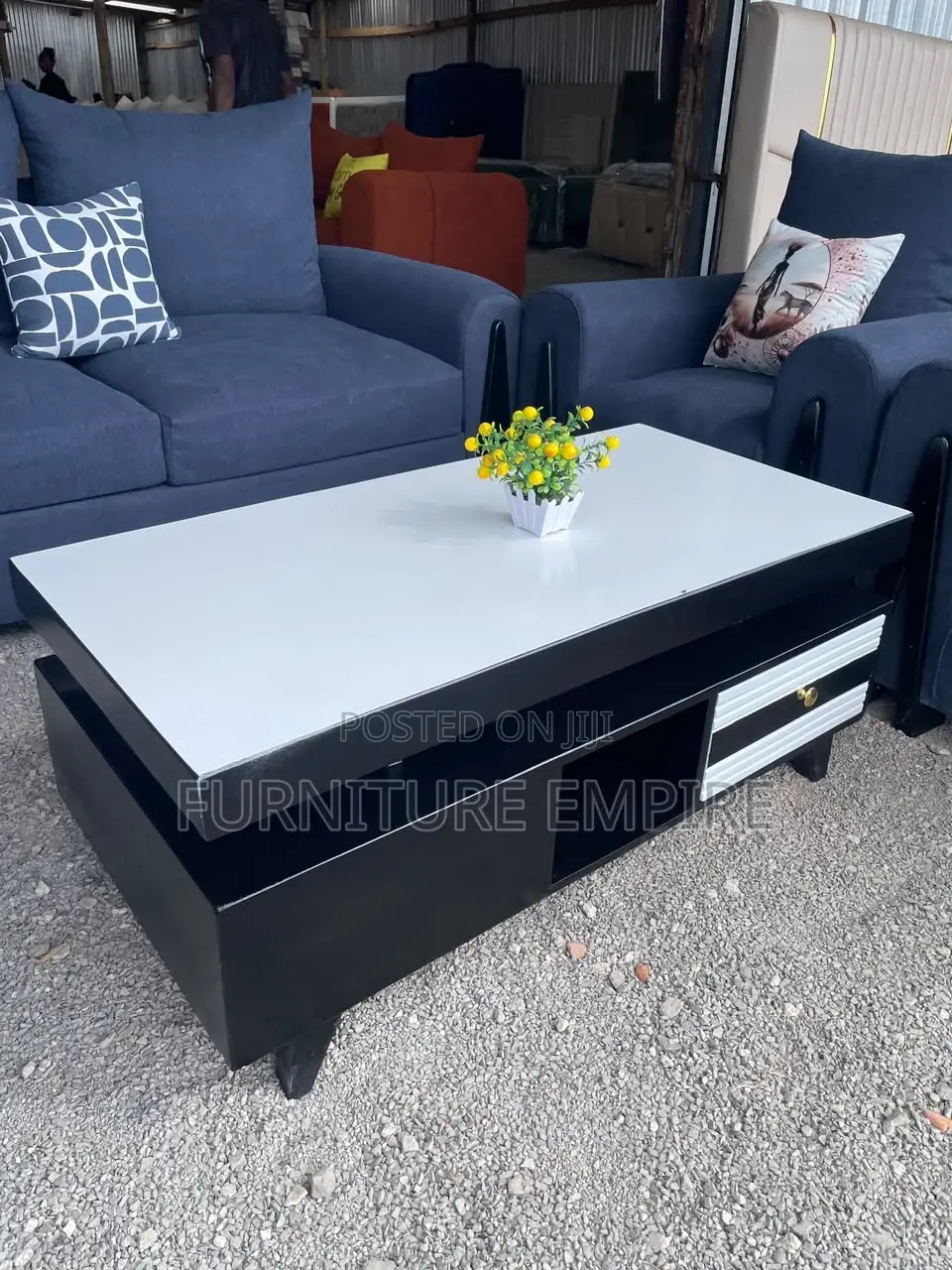 Modern Rectangular Coffee Table With Glossy White Top and Black Base