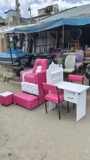 1 Seater Pedicure and Manicure Station.